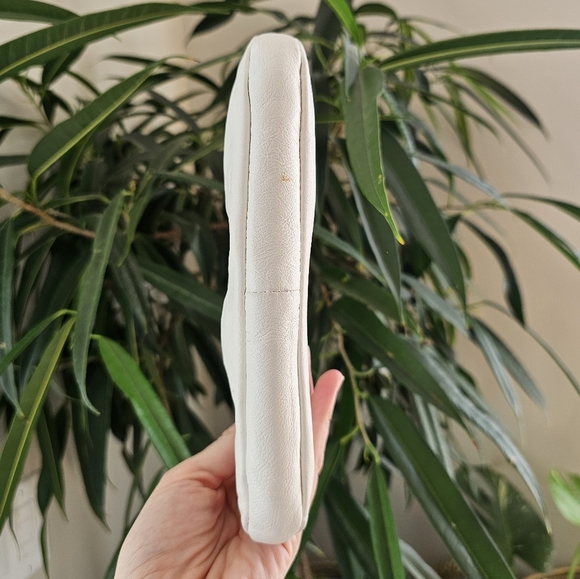 Vintage White Leather Kiss Lock Small Clutch Wallet - Picture 13 of 13